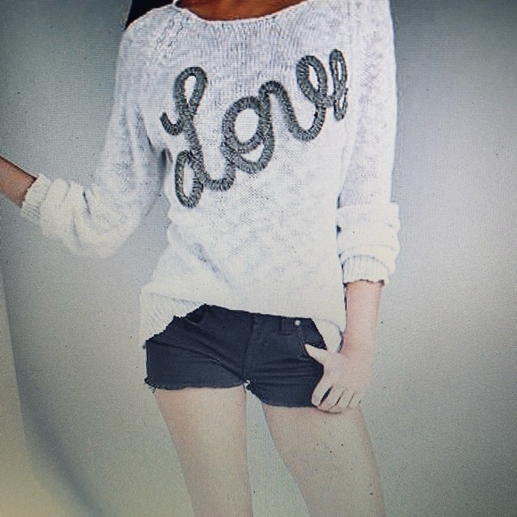 Women’s Venus cozy sweater. Size Medium, white. - Picture 2 of 3